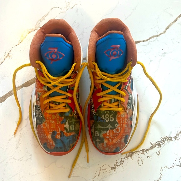 Nike Kyrie Infinity White Red Multi Youth Basketball Shoes. Size 6.5Y. - Picture 5 of 5